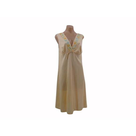 JC Penney Vintage Nylon Nightgown M Blush Beige Embroidered Gathered Bust 70s - Picture 12 of 12